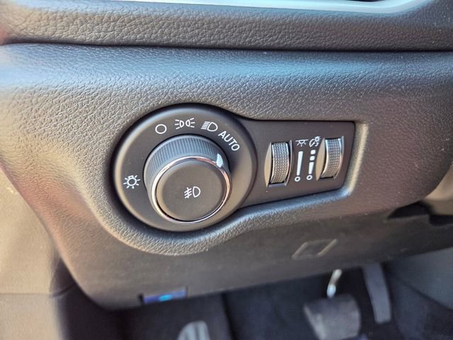 New 2026 Chrysler Pacifica Select FWD image 21
