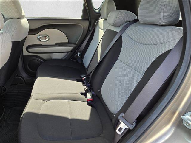 Used 2015 Kia Soul FWD image 16