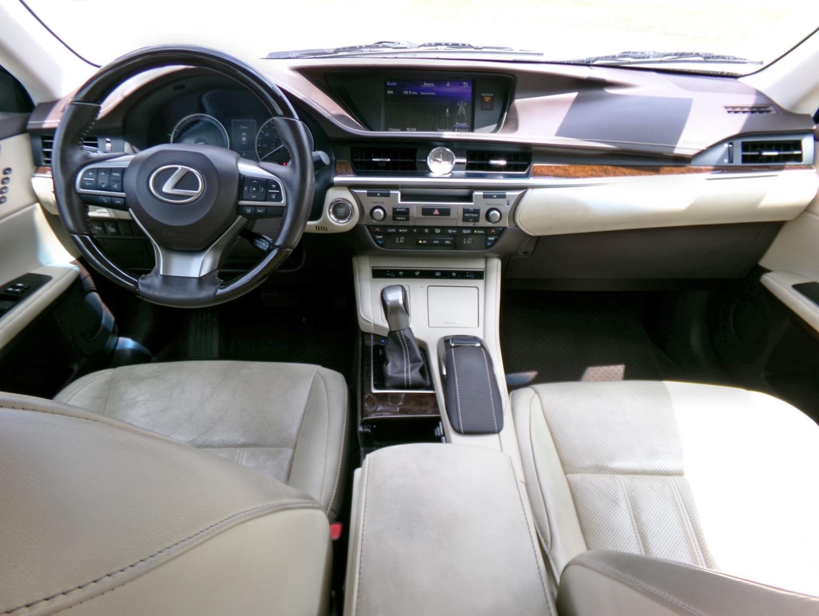 Used 2017 Lexus ES 350 w/ Luxury Package FWD image 7