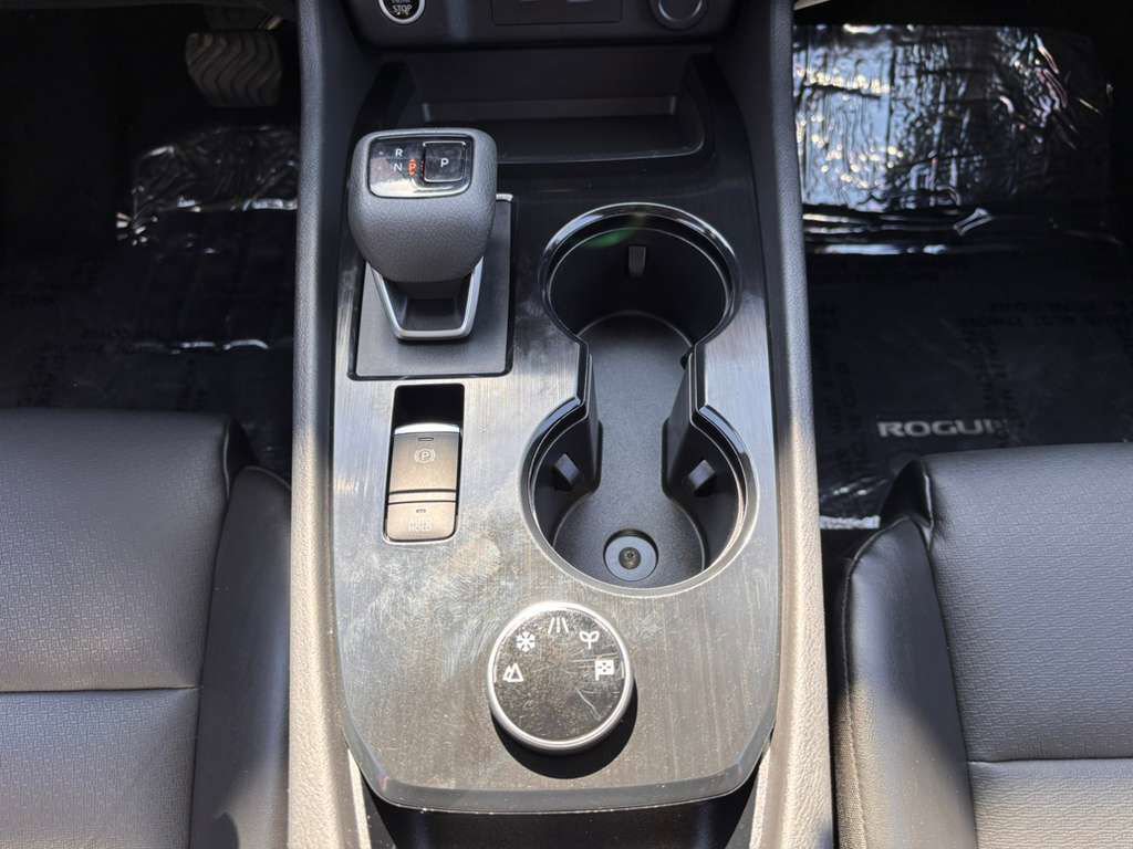 Used 2021 Nissan Rogue SV w/ Premium Package image 19