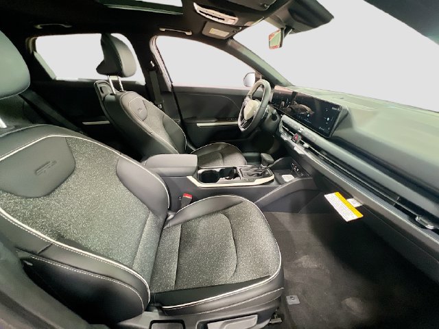 New 2025 Kia K4 EX w/ GT-Line Sunroof Package FWD image 28