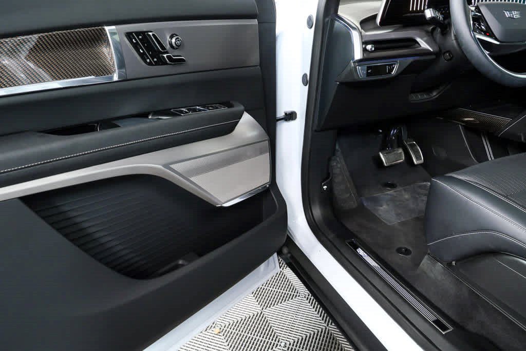Certified 2026 Cadillac Vistiq Luxury AWD/4WD image 12