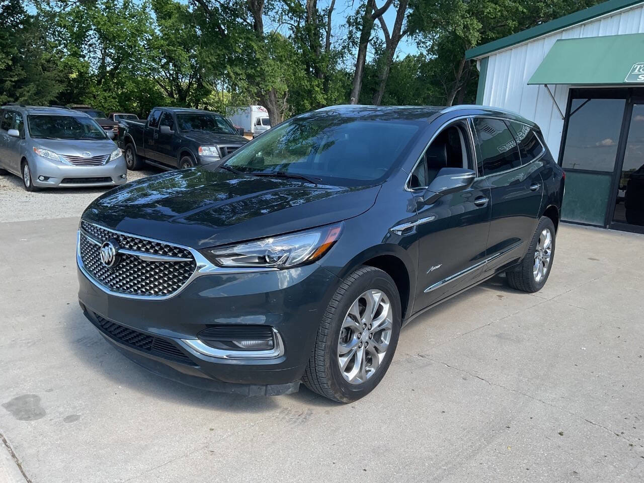 Used 2021 Buick Enclave Avenir w/ Avenir Technology Package FWD image 5