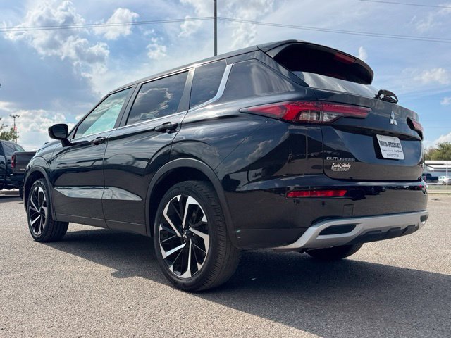 Used 2024 Mitsubishi Outlander SE Black Edition AWD/4WD image 4