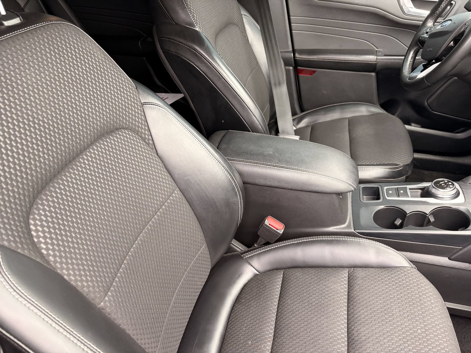Used 2023 Ford Escape SE FWD image 11