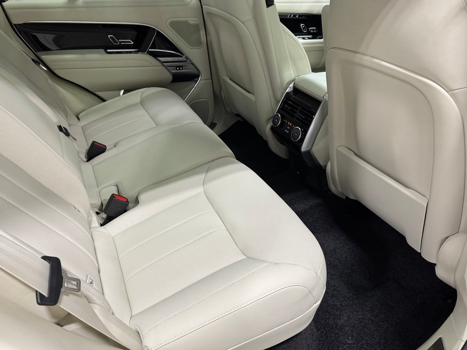 New 2026 Land Rover Range Rover SE AWD/4WD image 44