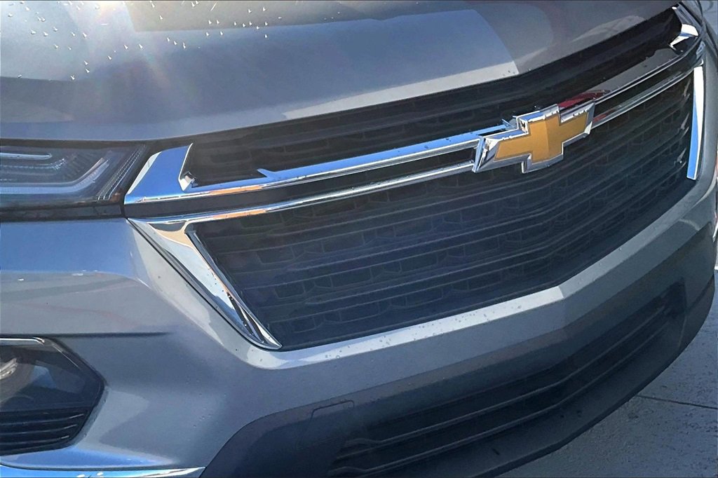 Used 2023 Chevrolet Traverse LS w/ Safety Package image 32