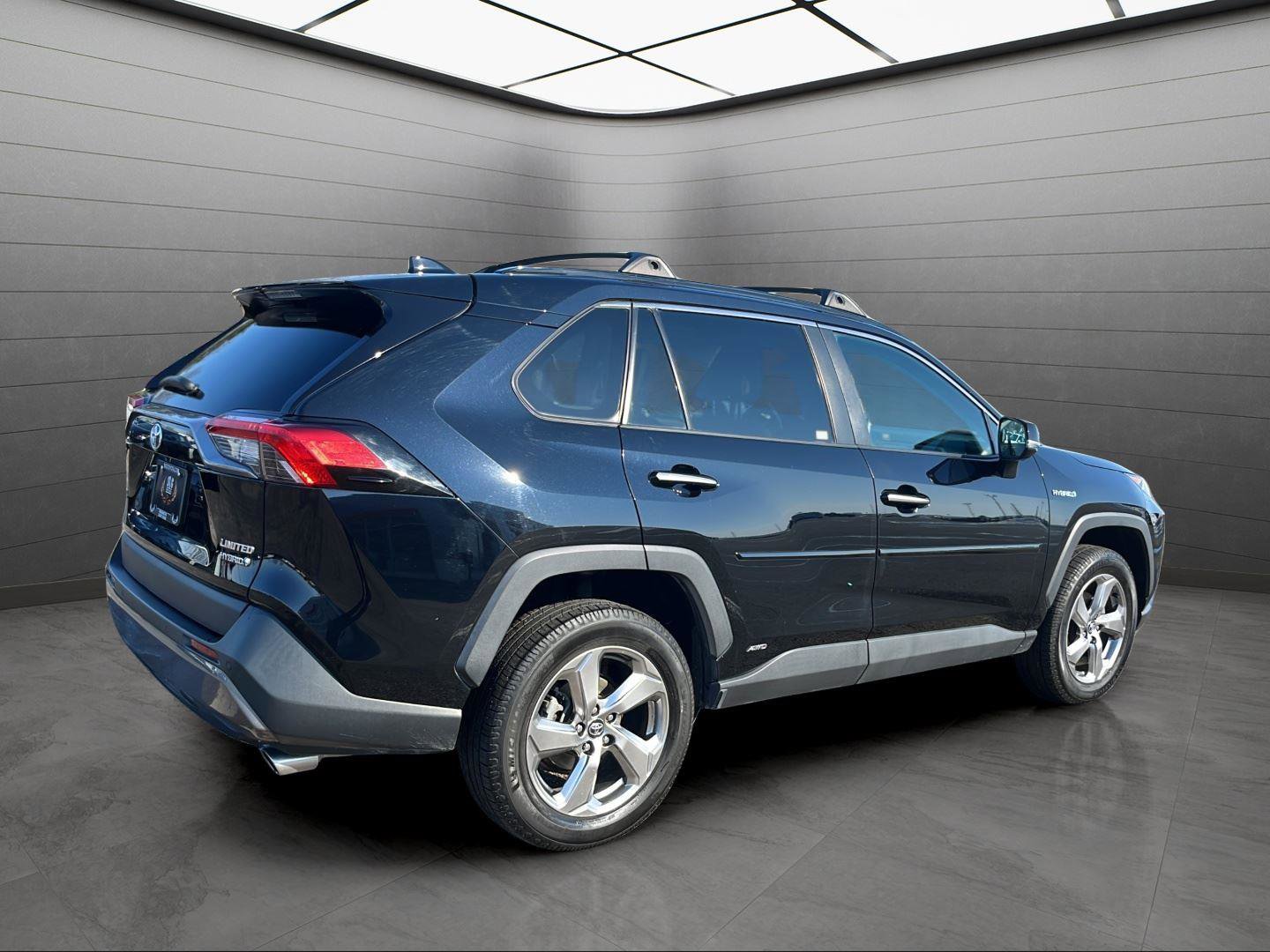 Used 2020 Toyota RAV4 Limited image 24