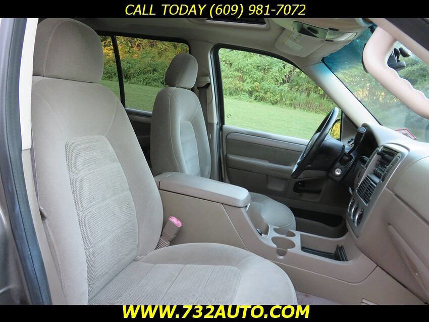 Used 2003 Ford Explorer XLT image 7