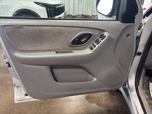 Used 2002 MAZDA Tribute 4WD image 23