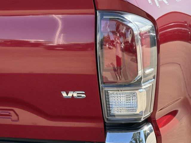 Used 2021 Toyota Tacoma TRD Off-Road AWD/4WD image 6