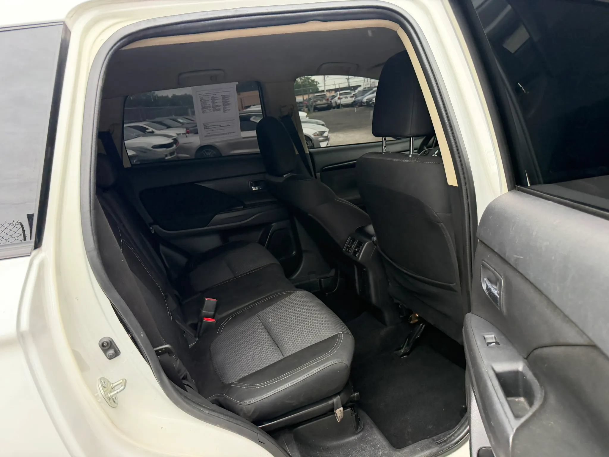 Used 2020 Mitsubishi Outlander ES FWD image 26