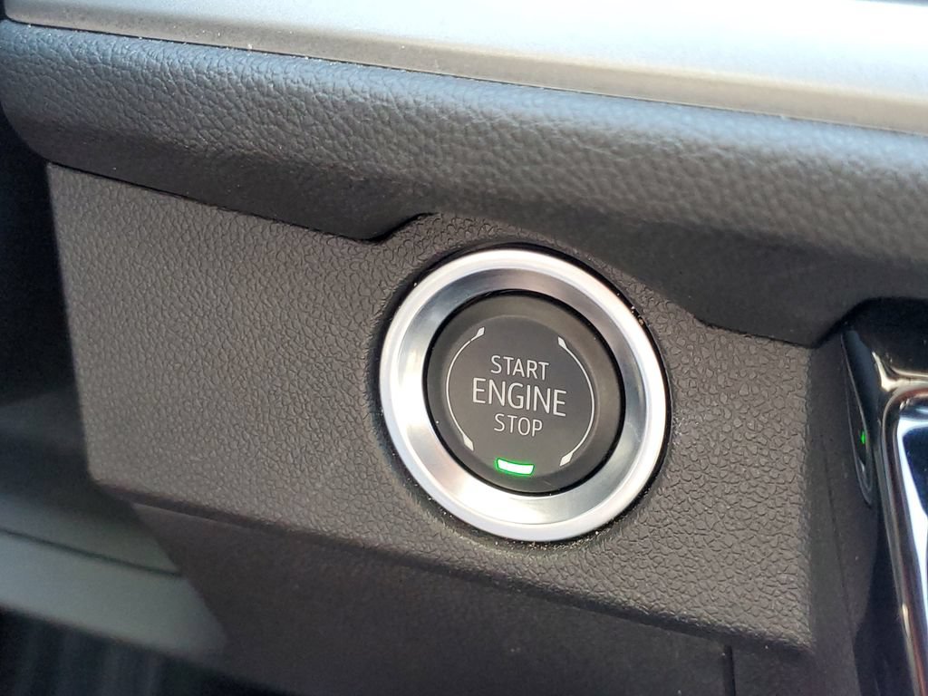 Used 2025 Chevrolet Traverse LT FWD image 24