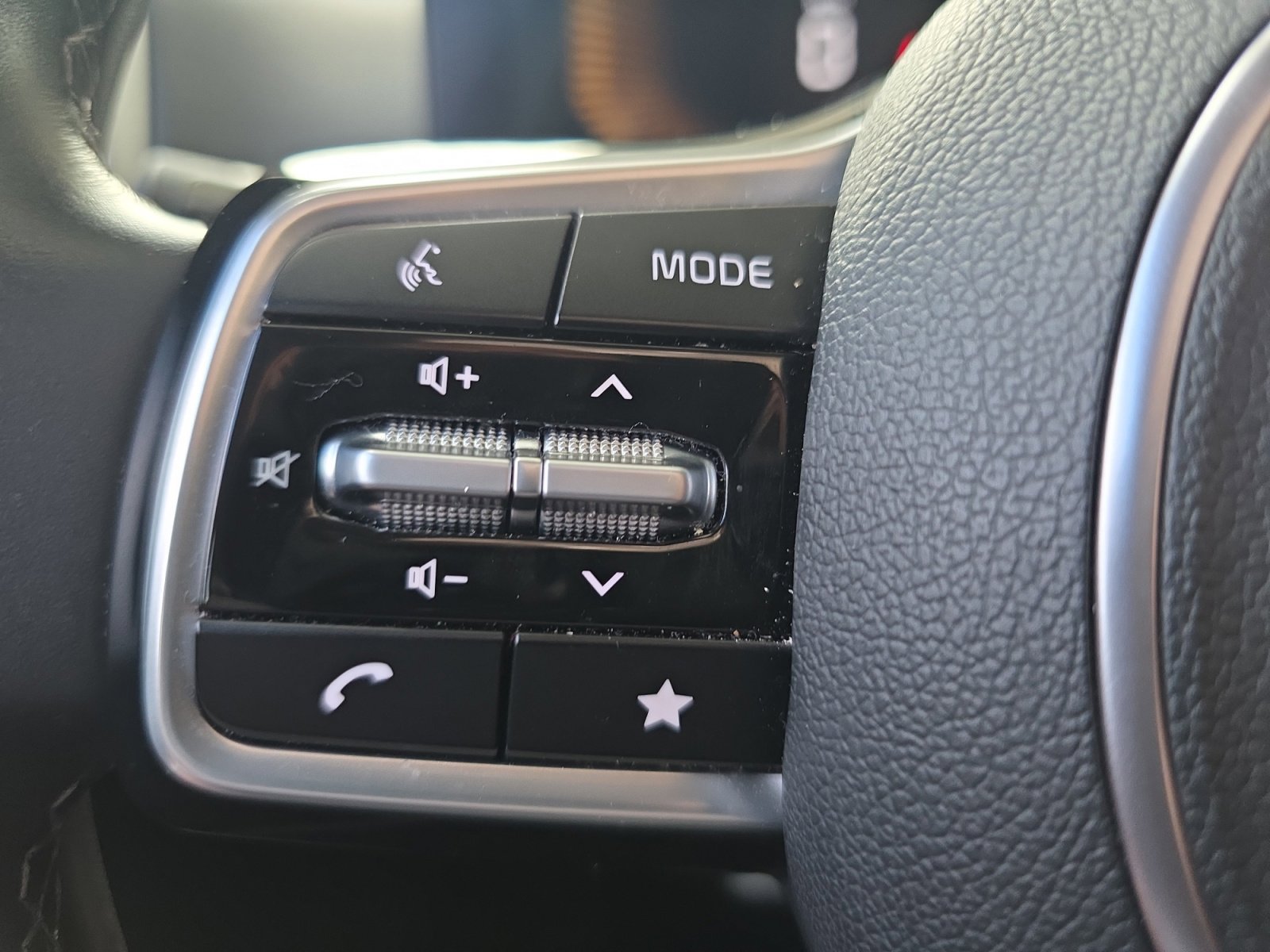 Certified 2024 Kia Sorento S w/ Panoramic Sunroof Package image 25