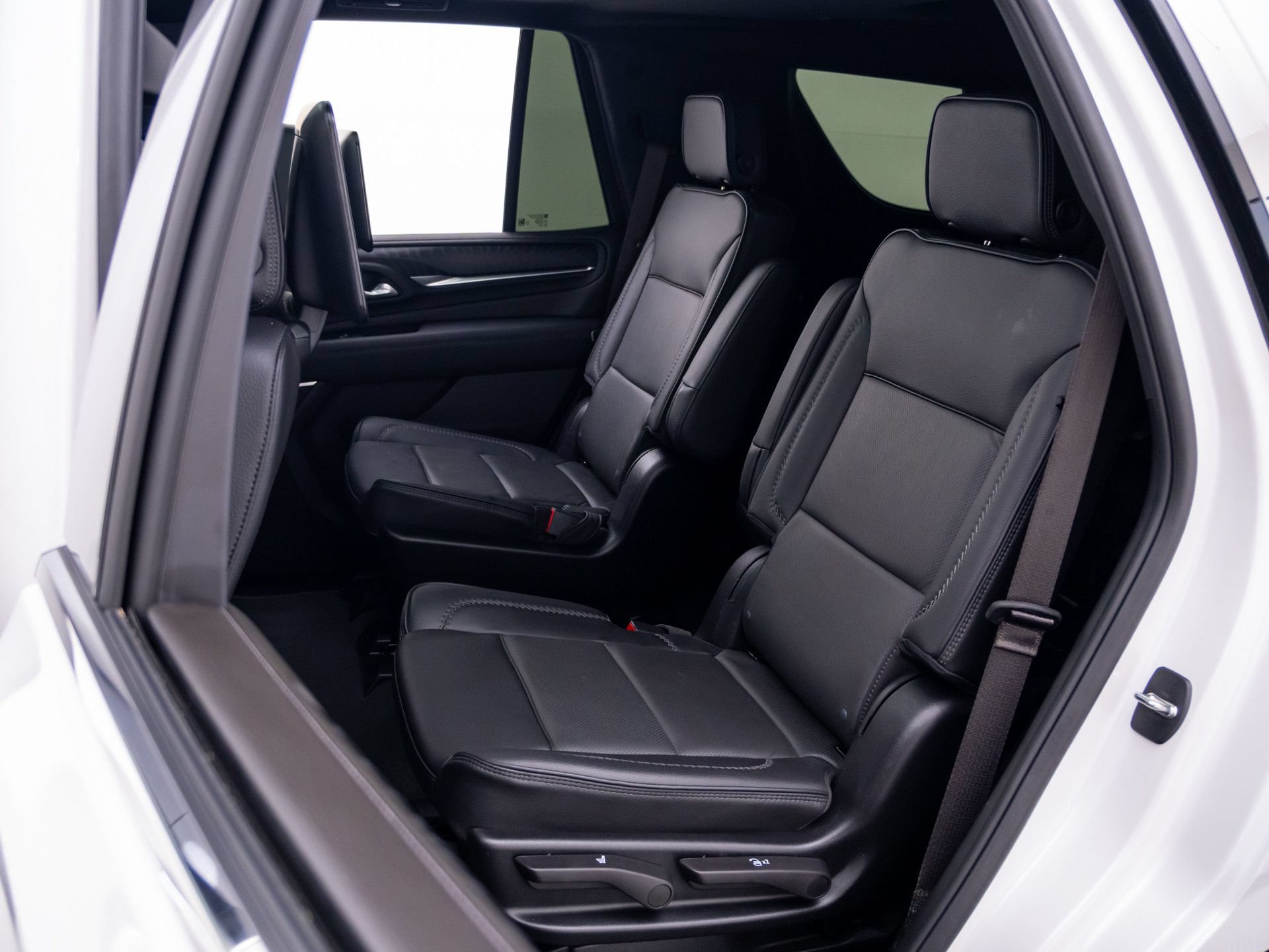 Used 2024 GMC Yukon Denali w/ Advanced Technology Package AWD/4WD image 18