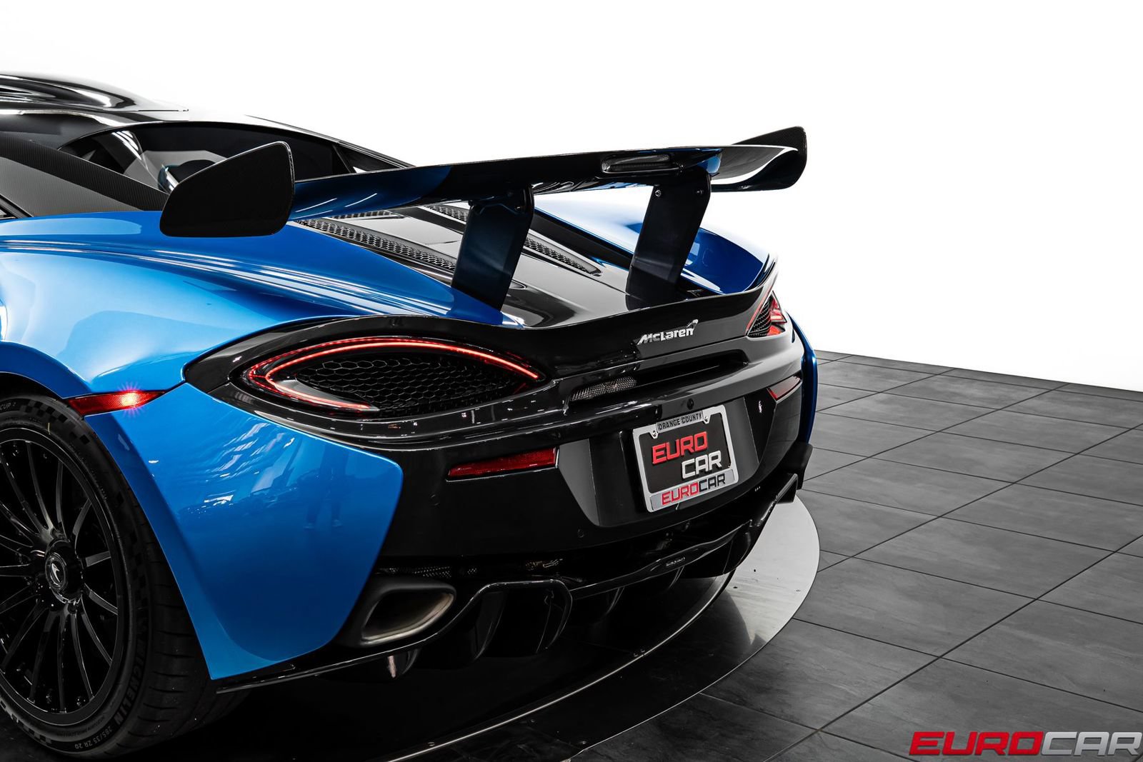 Used 2020 McLaren 620R RWD image 25