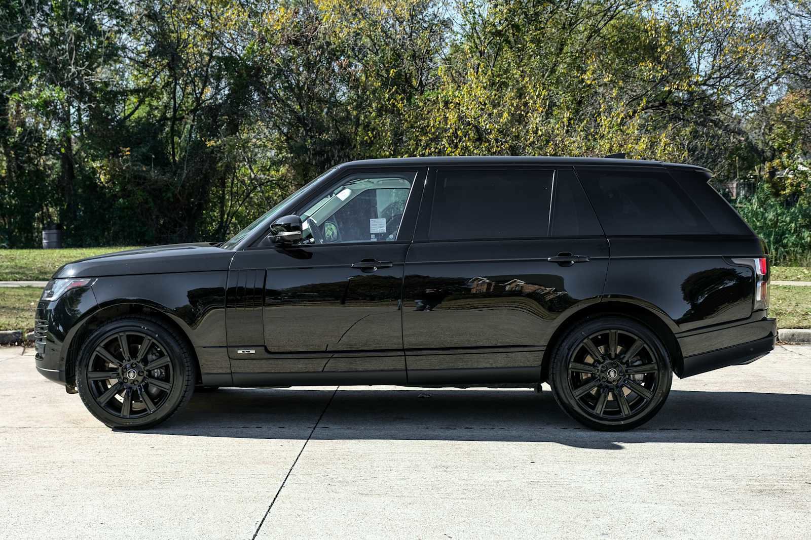 Used 2019 Land Rover Range Rover Long Wheelbase Supercharged image 14