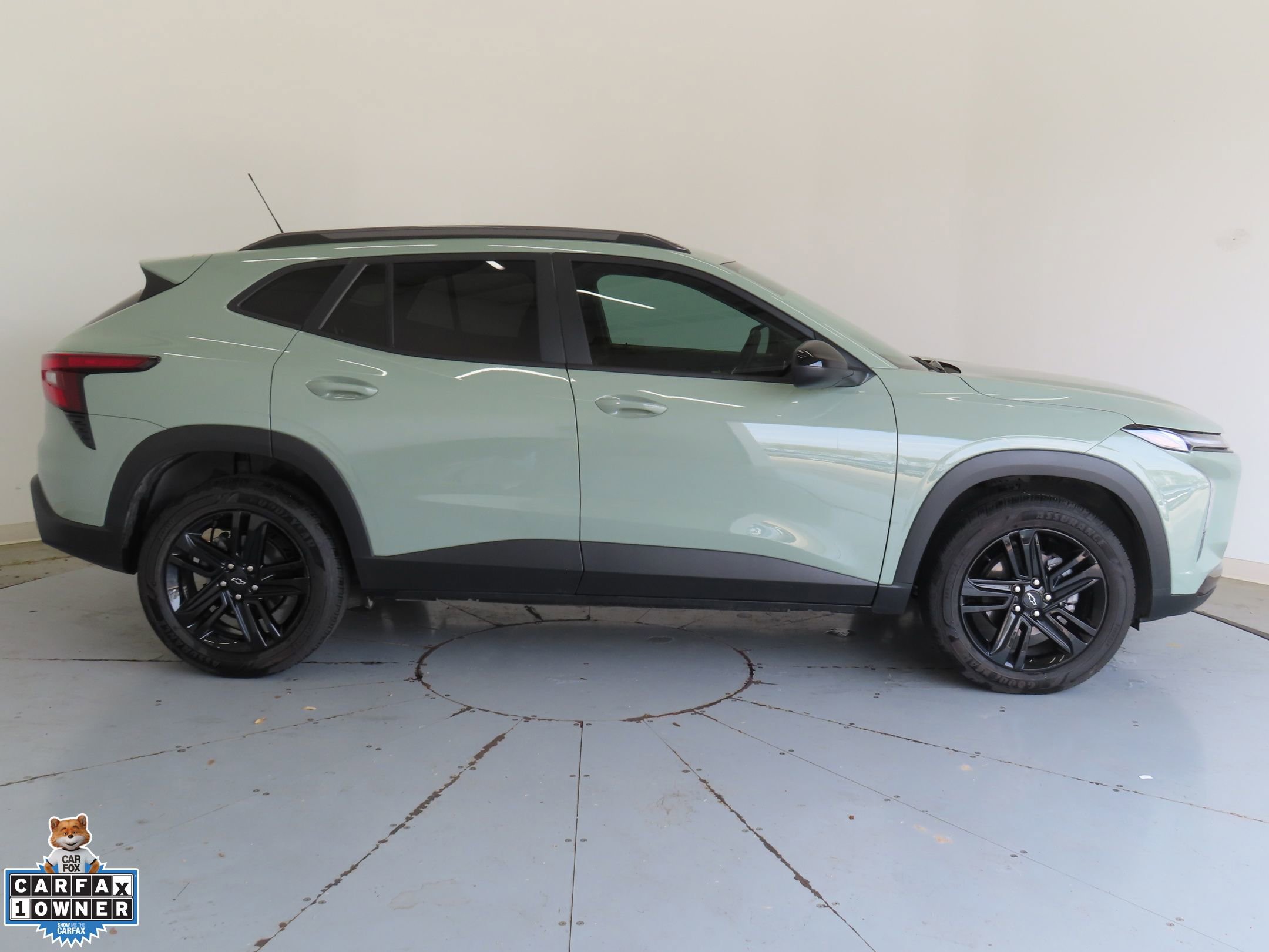 Used 2025 Chevrolet Trax ACTIV w/ Sunroof Package FWD image 2