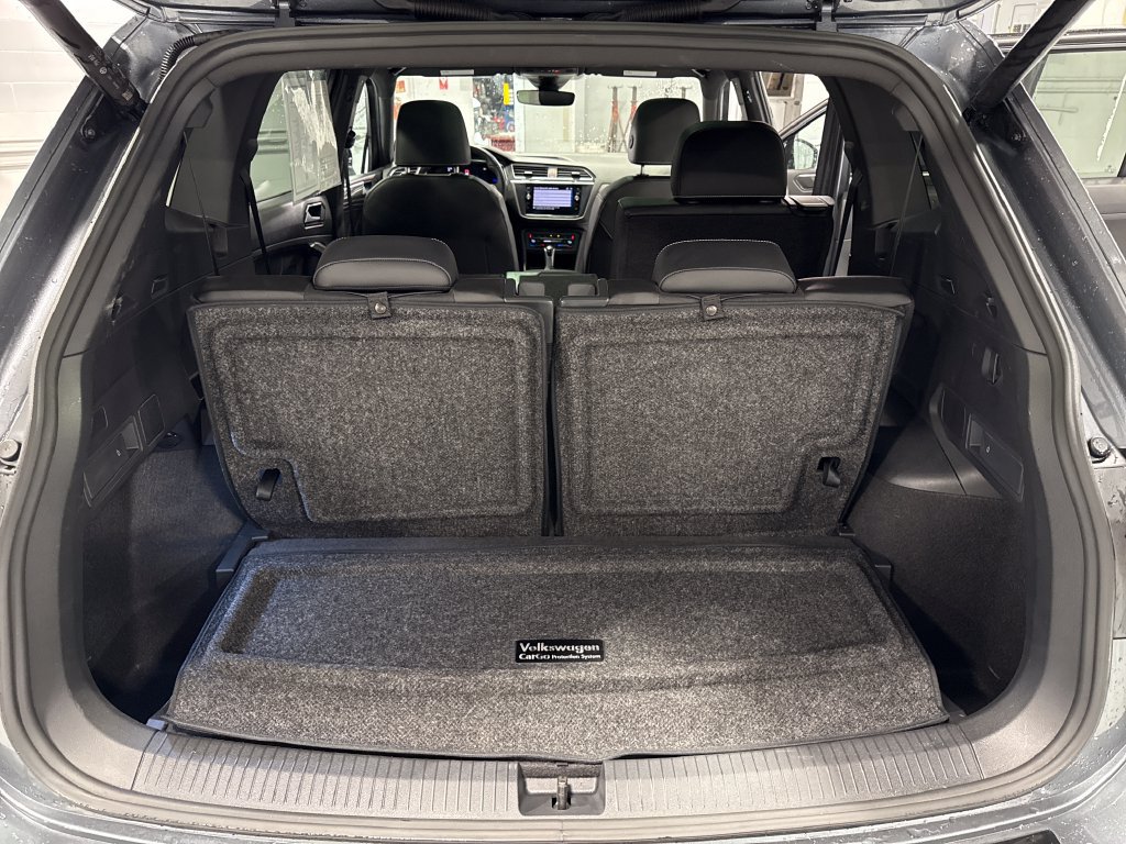 Used 2024 Volkswagen Tiguan SE R-Line FWD image 43