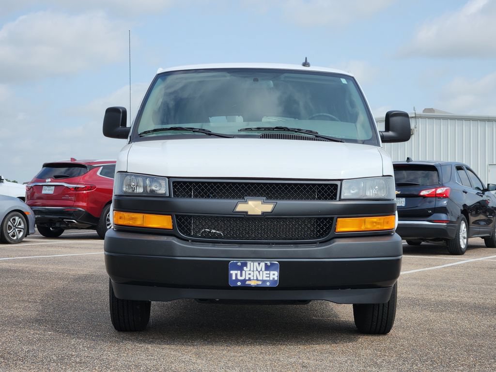 Used 2025 Chevrolet Express 3500 LS RWD image 2