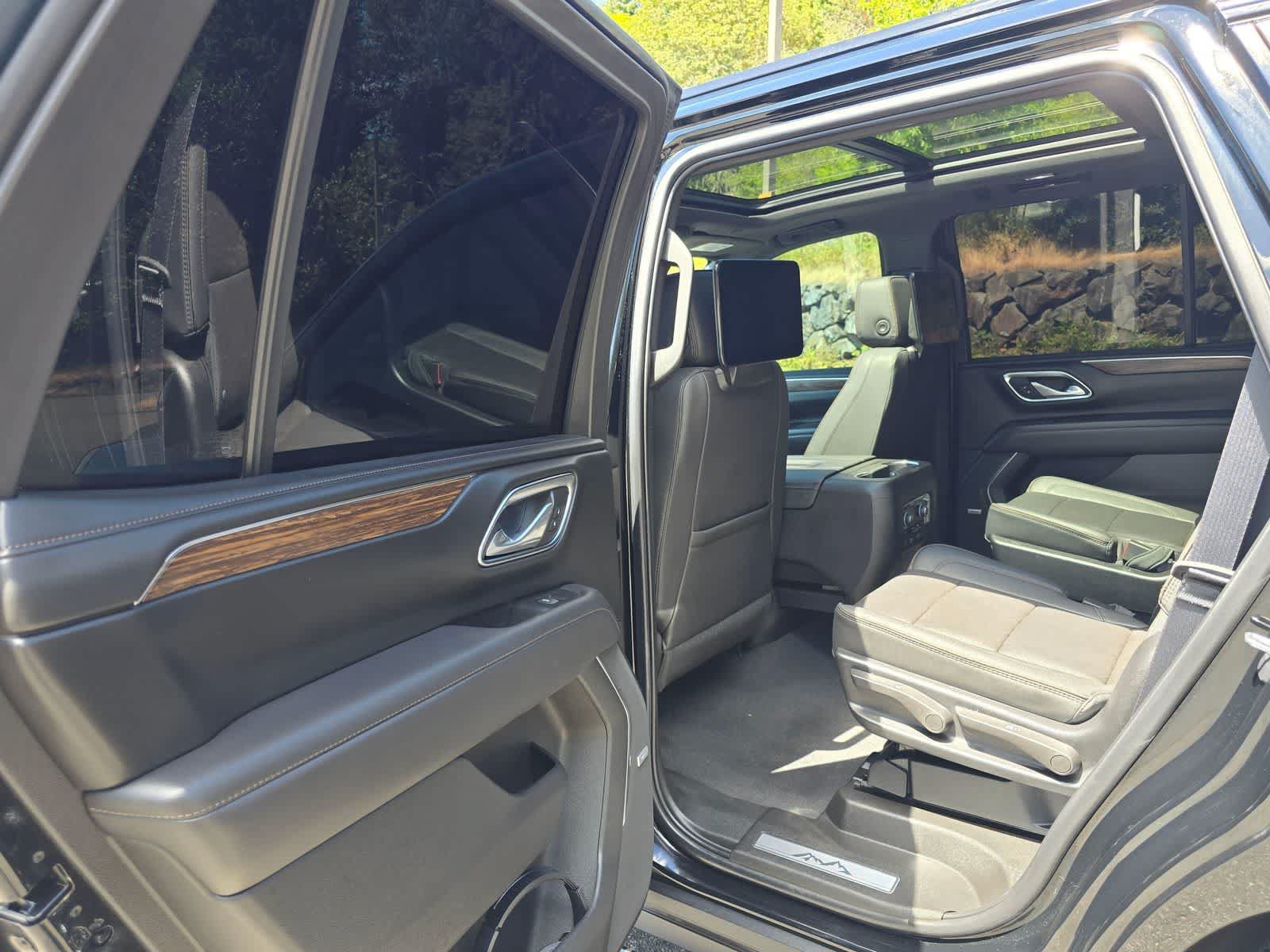 Used 2023 Chevrolet Tahoe High Country w/ Advanced Technology Package AWD/4WD image 25