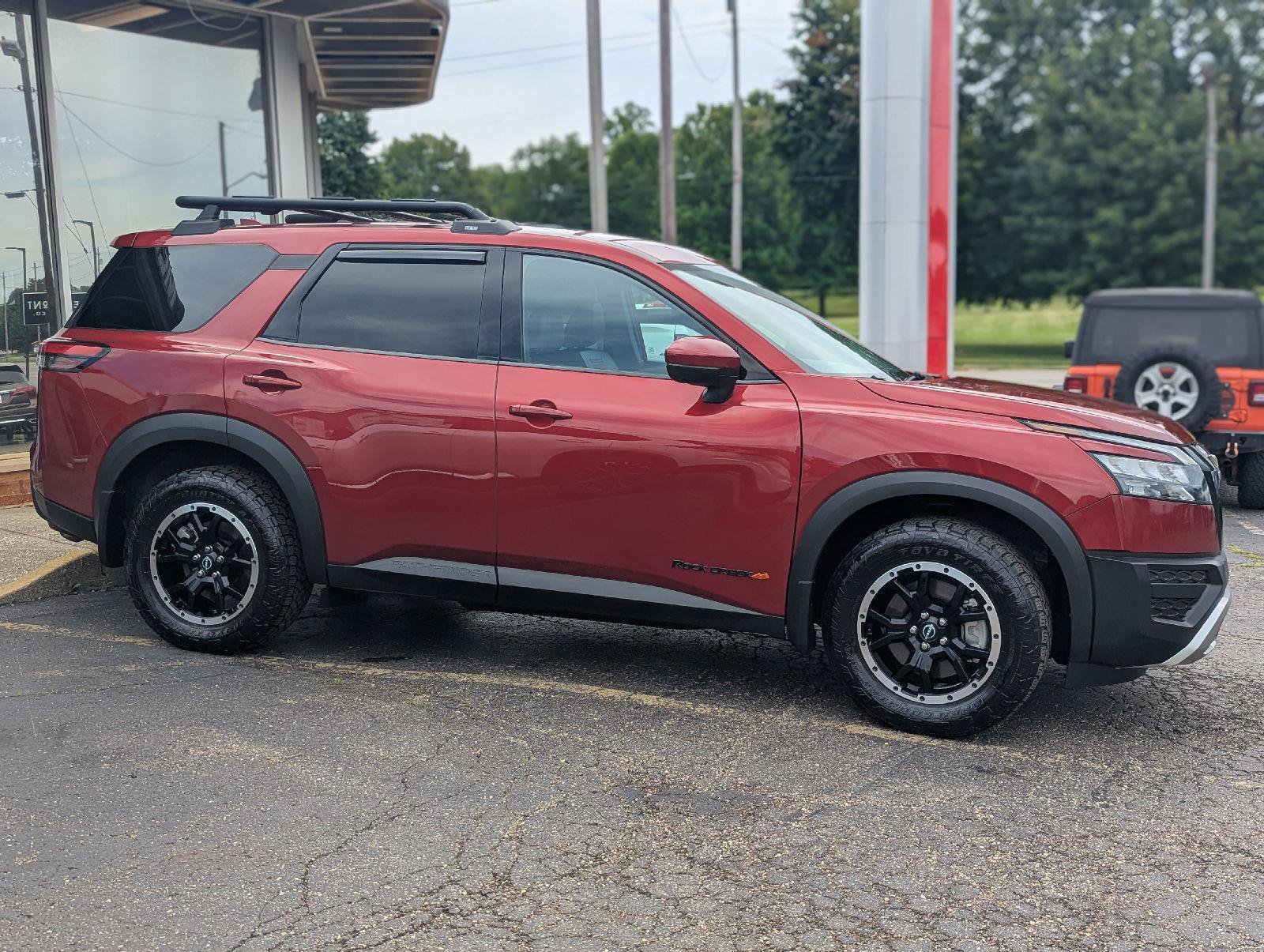 Used 2024 Nissan Pathfinder Rock Creek AWD/4WD image 9