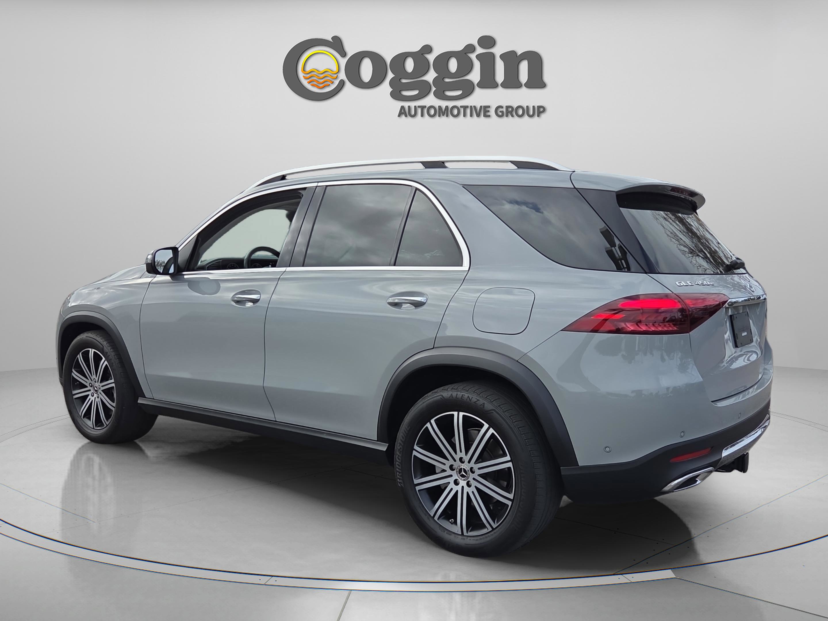 Used 2025 Mercedes-Benz GLE 450e 4MATIC w/ Winter Package image 4