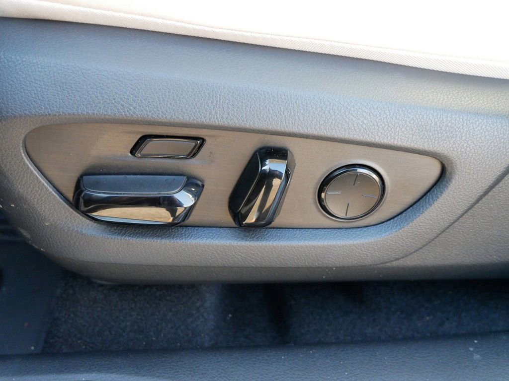 New 2026 Lexus RX 450h AWD image 17