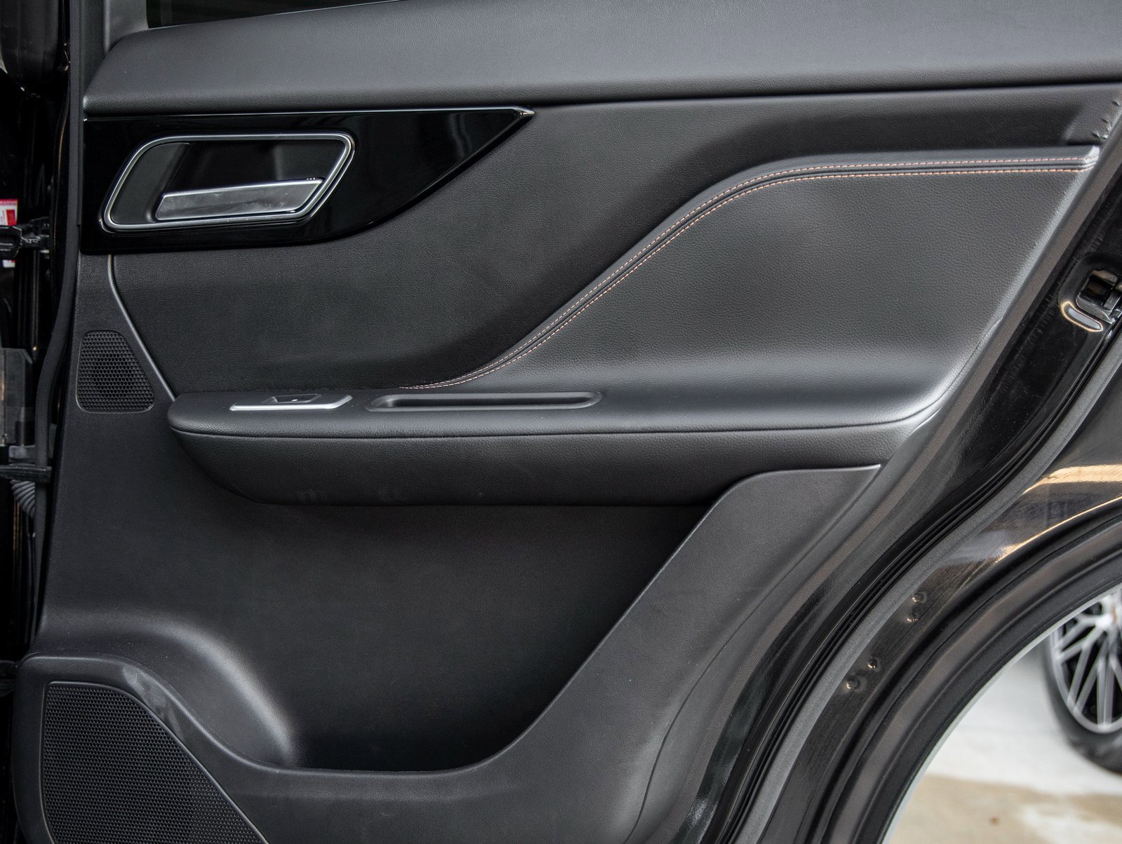 Used 2019 Jaguar F-PACE Prestige image 32