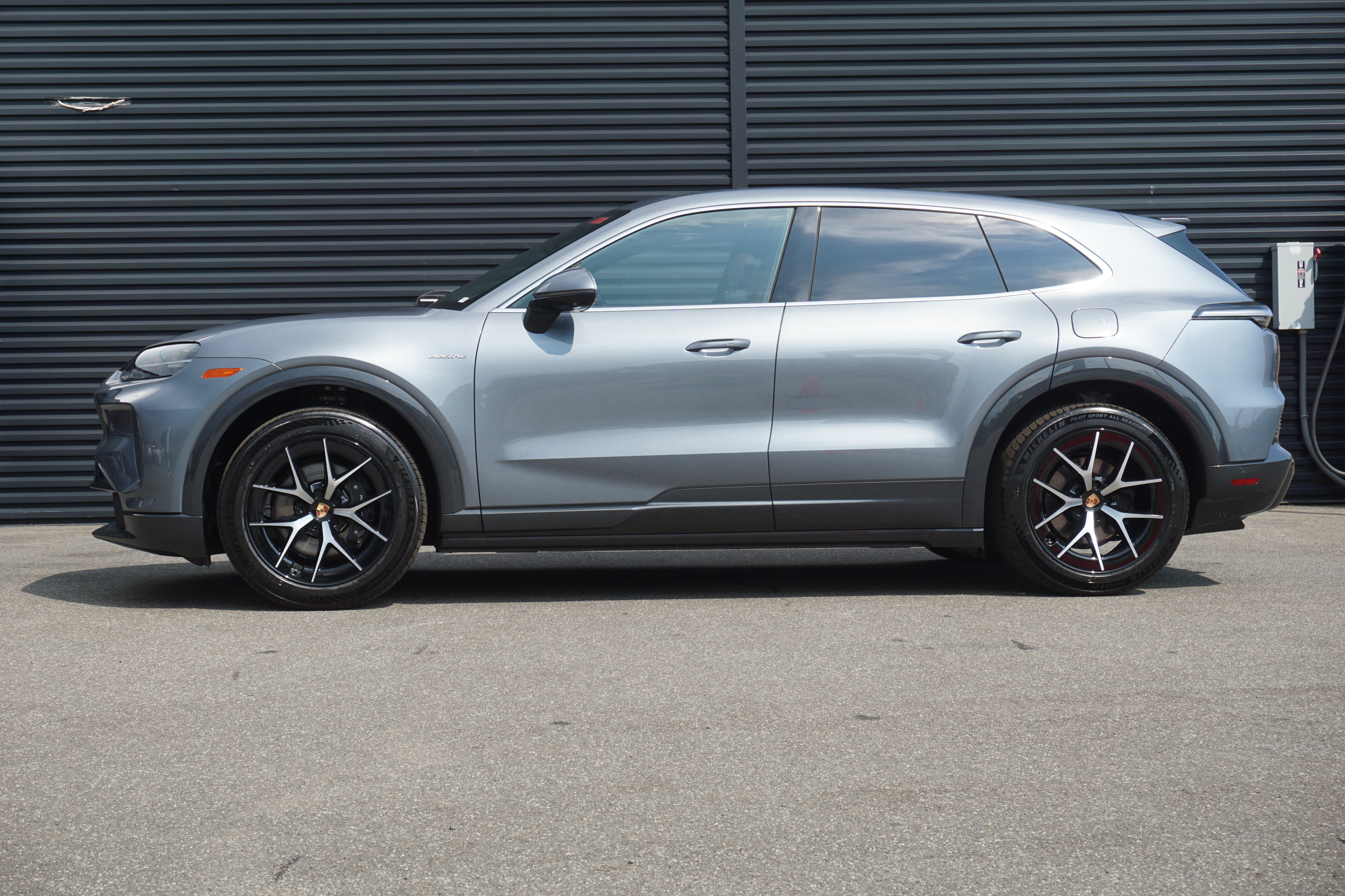 New 2026 Porsche Cayenne Electric AWD/4WD image 2