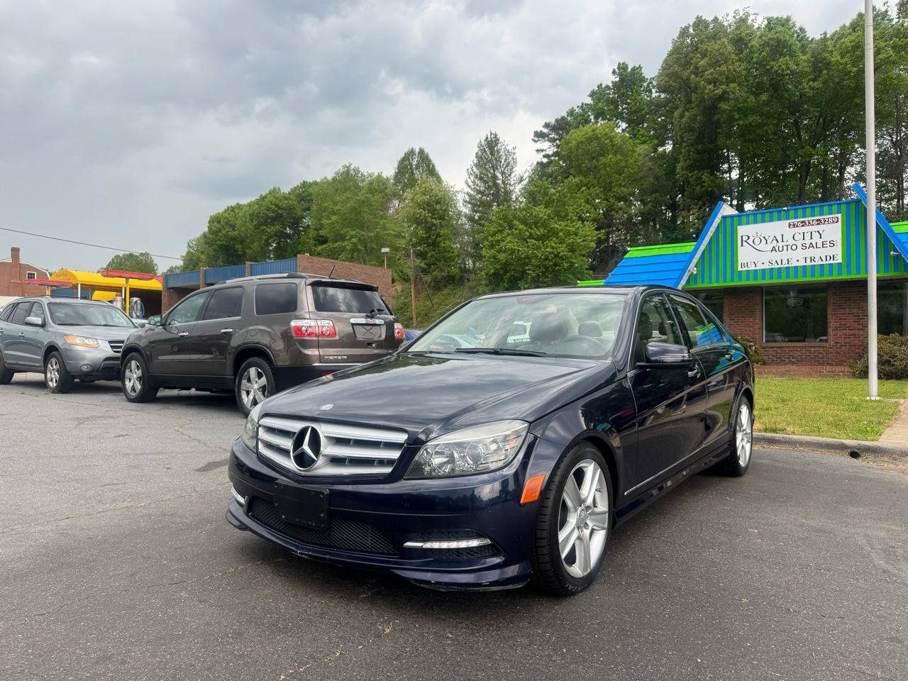 Used 2011 Mercedes-Benz C 300 4MATIC Sedan image 1
