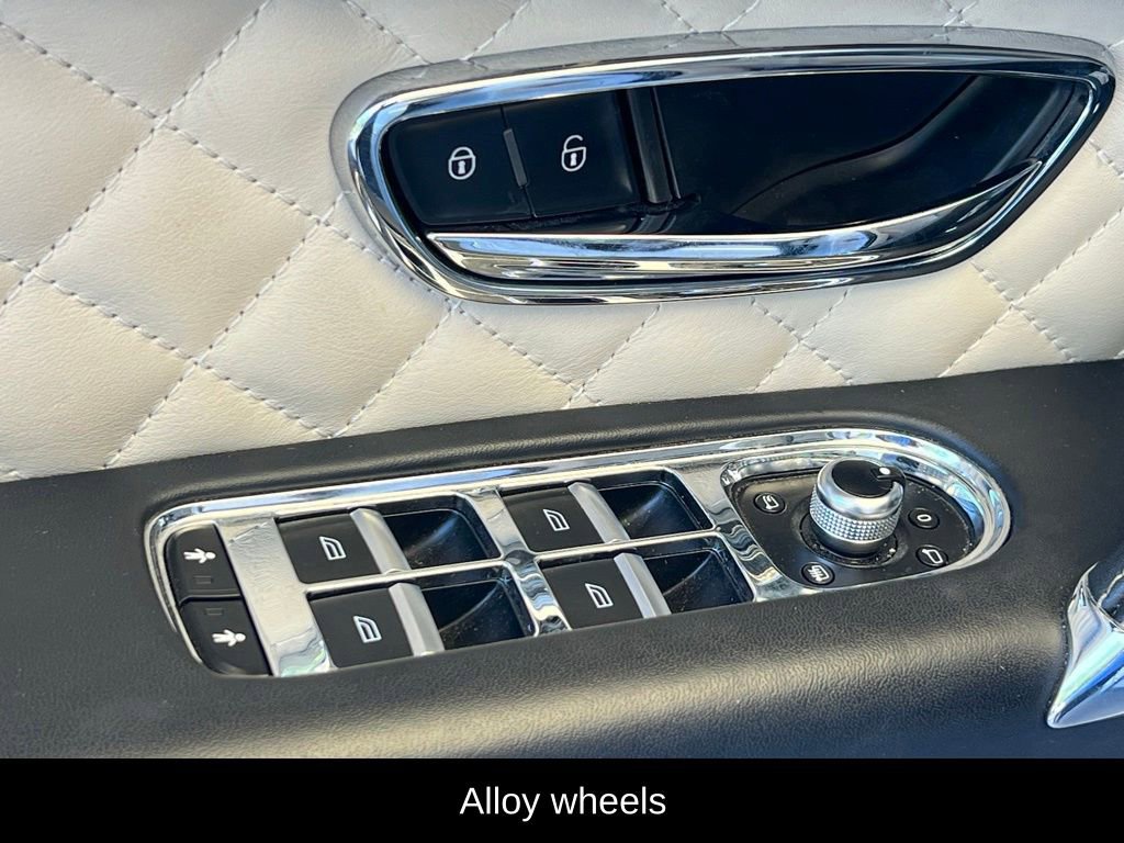 Used 2017 Bentley Bentayga AWD/4WD image 14