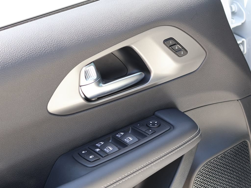 New 2026 Chrysler Pacifica Select FWD image 20