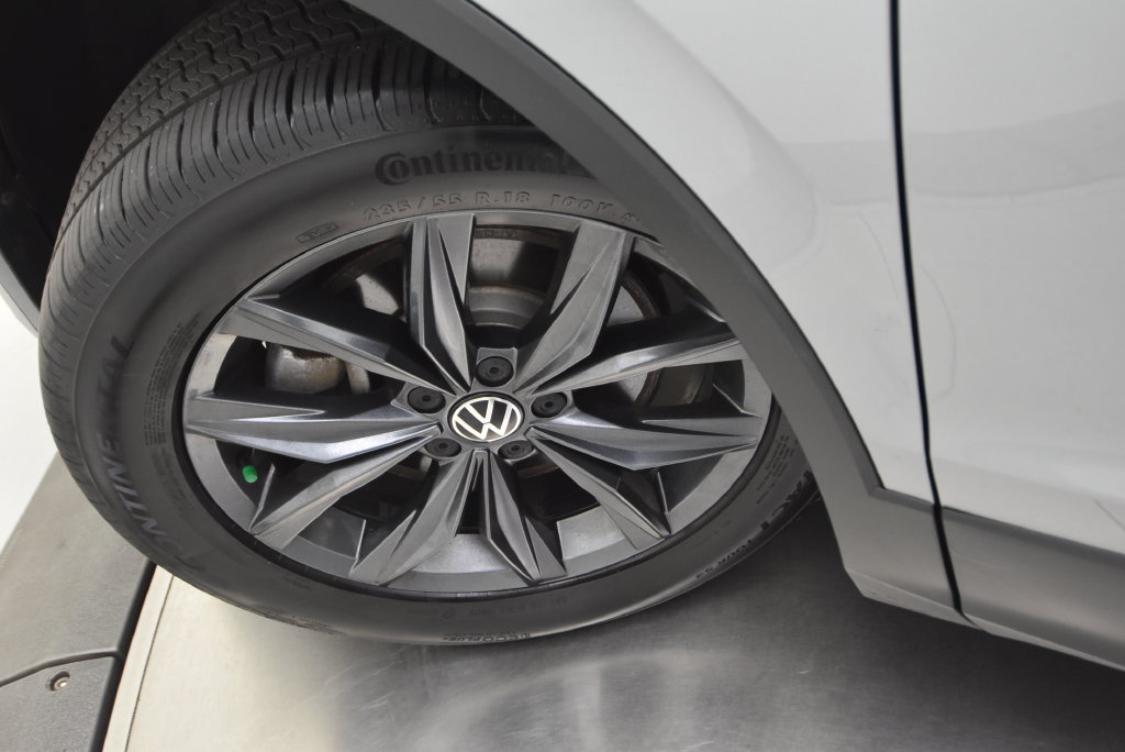 Used 2022 Volkswagen Tiguan SE AWD/4WD image 35