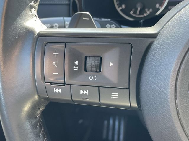 Used 2025 Nissan Pathfinder SV FWD image 31