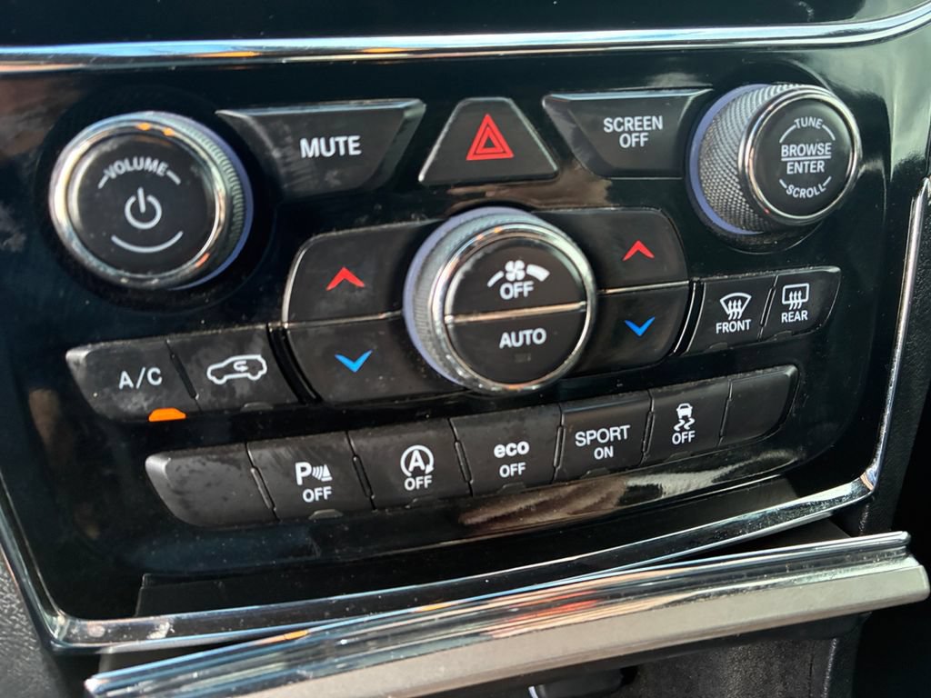 Used 2020 Jeep Grand Cherokee Limited AWD/4WD image 17