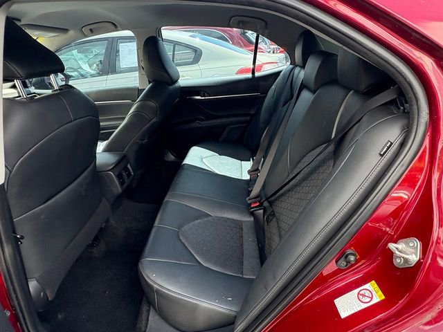 Used 2018 Toyota Camry XSE image 15