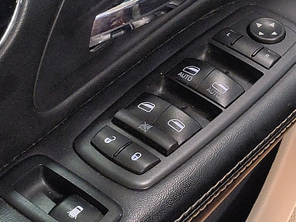 Used 2017 Dodge Grand Caravan SXT image 27