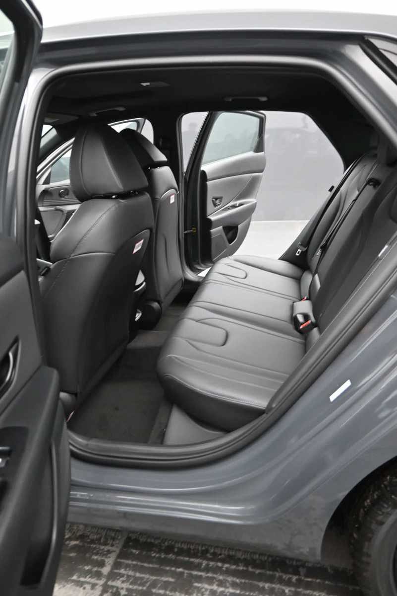New 2026 Hyundai Elantra SEL Sport FWD image 15