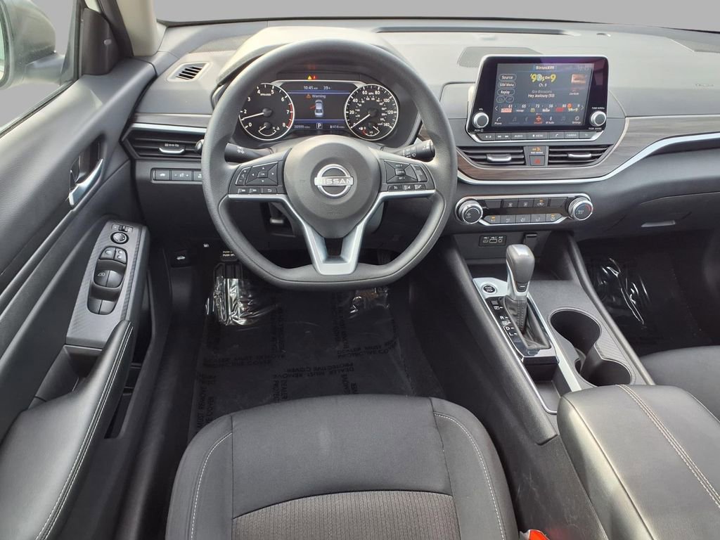 Used 2025 Nissan Altima 2.5 SV image 4