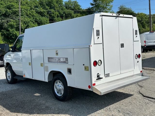 New 2027 Ford E-350 and Econoline 350 Super Duty w/ Interior Upgrade Package RWD image 33
