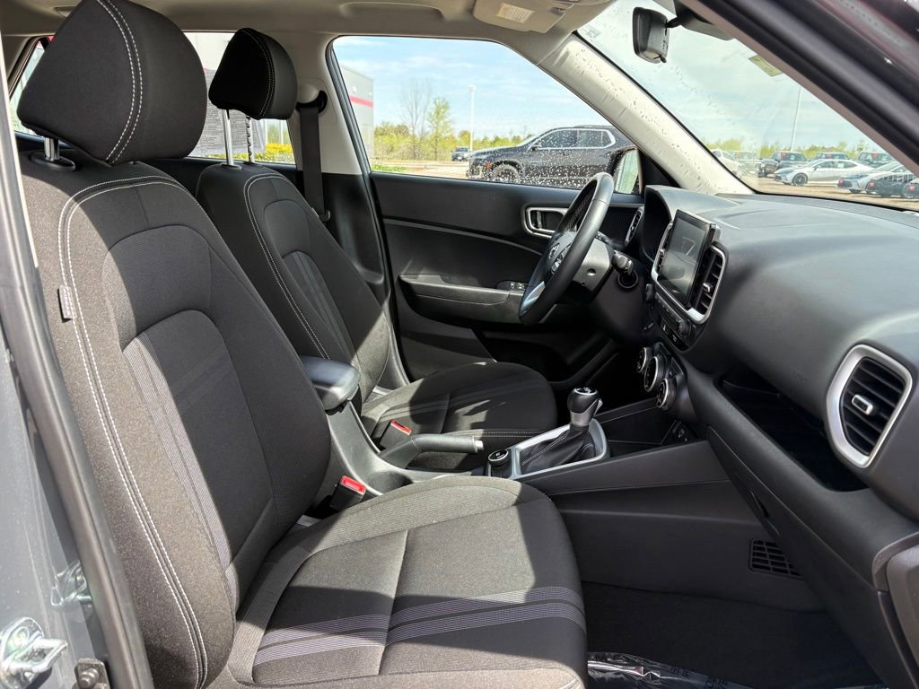 Used 2025 Hyundai Venue SEL FWD image 13