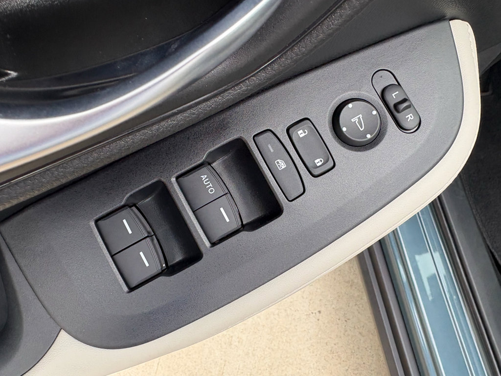 Certified 2025 Honda HR-V LX image 11