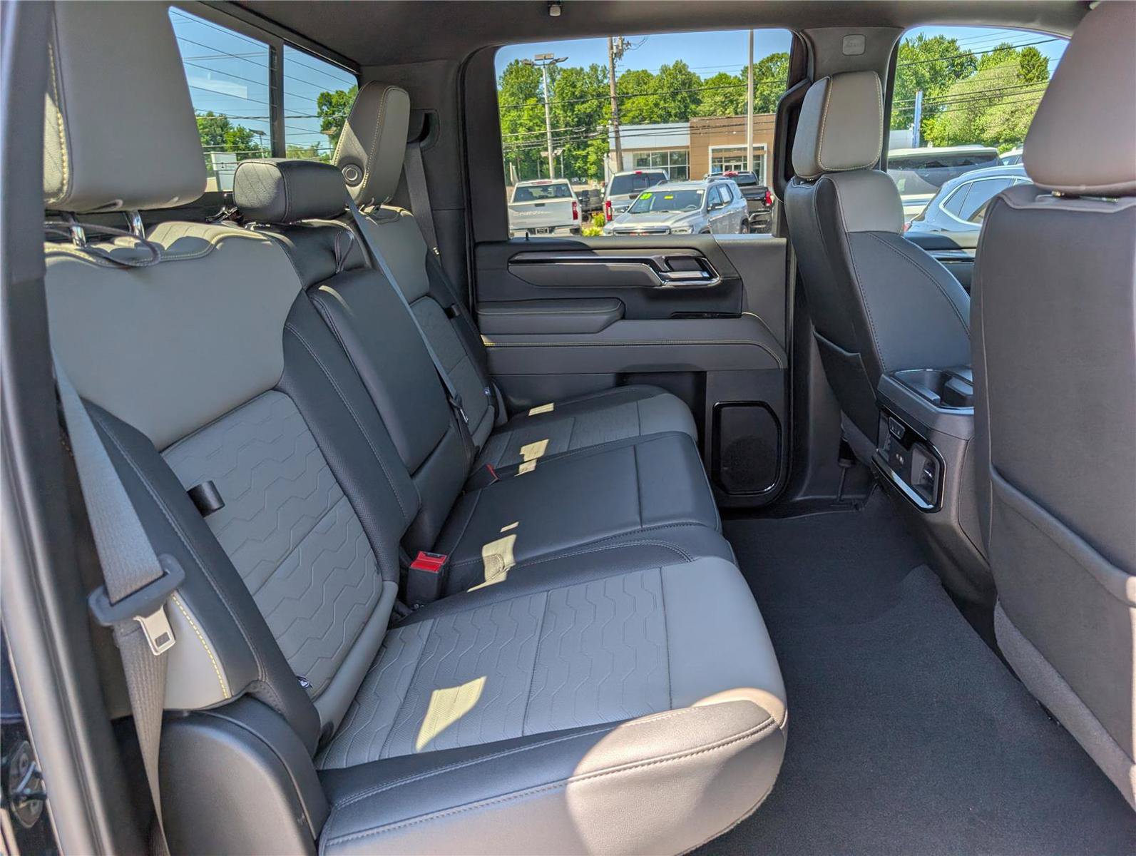 Used 2024 Chevrolet Silverado 2500 ZR2 w/ Technology Package AWD/4WD image 14