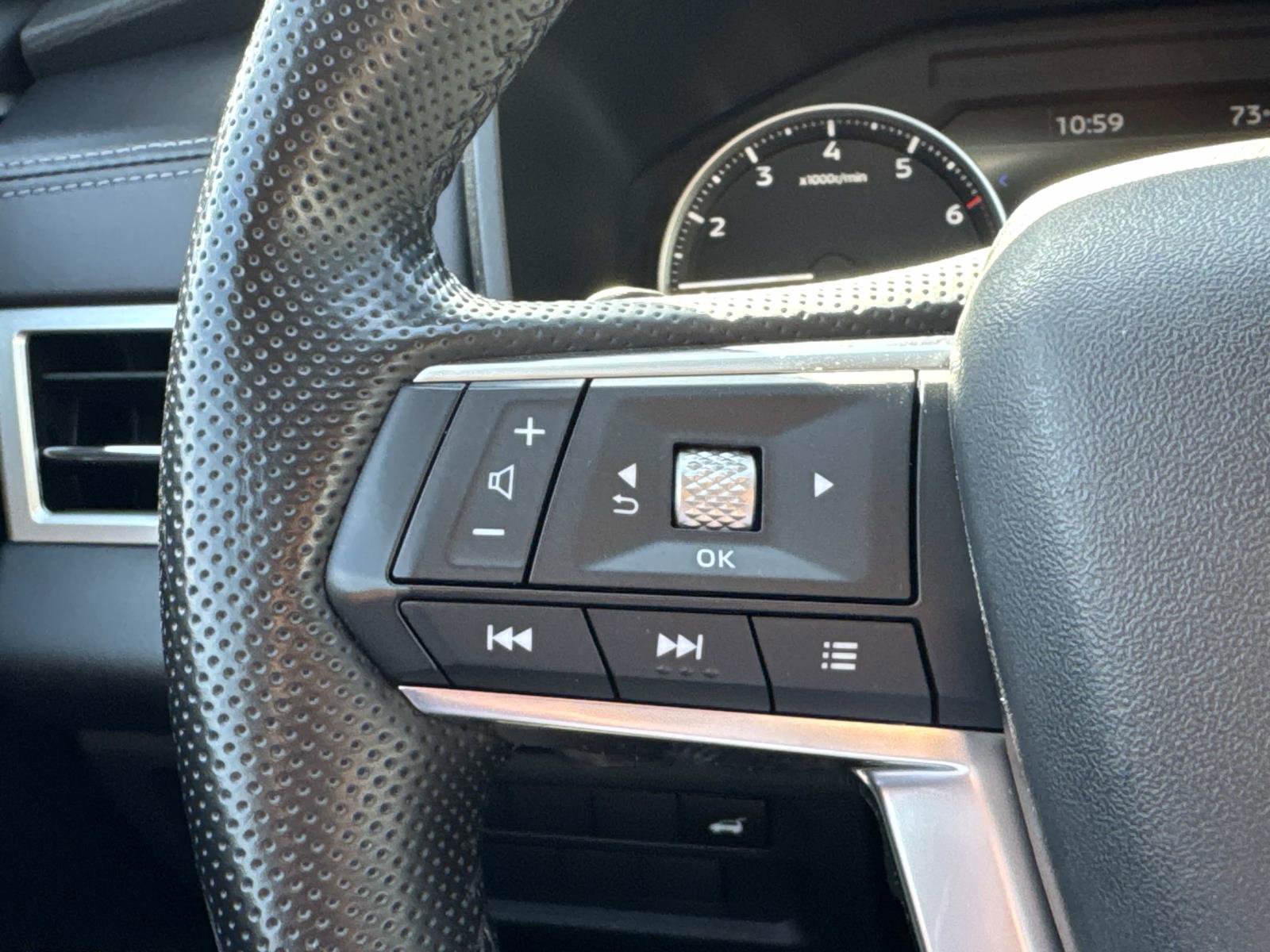 Used 2024 Mitsubishi Outlander AWD image 18