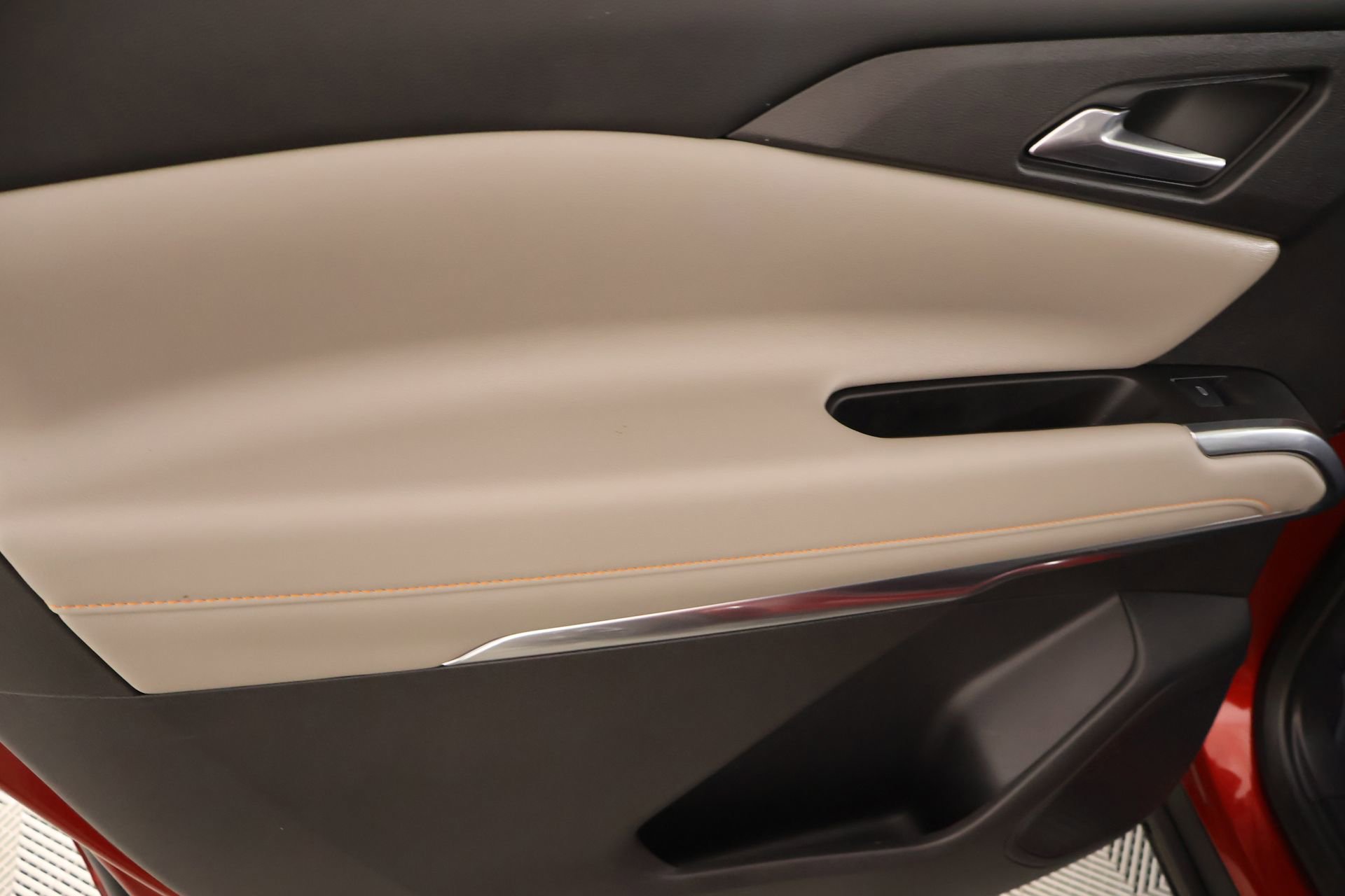 Used 2025 Chevrolet Traverse LT w/ Sun and Wheel Package image 17