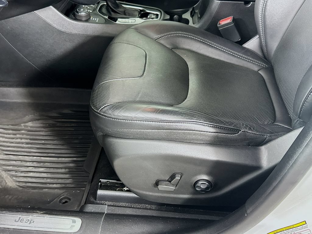 Certified 2021 Jeep Cherokee Limited AWD/4WD image 29