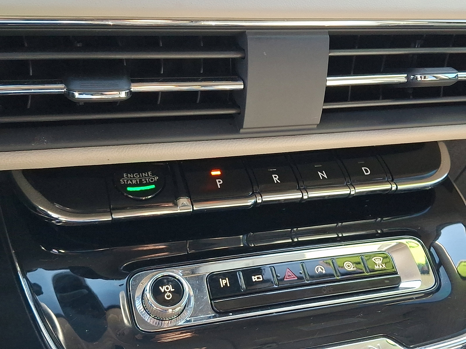 Used 2025 Lincoln Corsair Reserve image 14