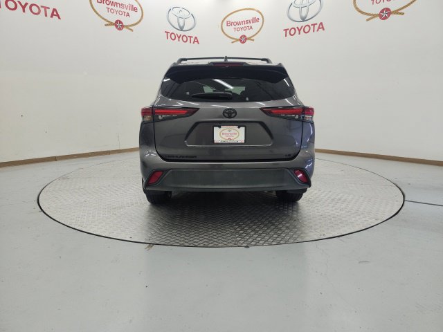 Used 2024 Toyota Highlander LE FWD image 7