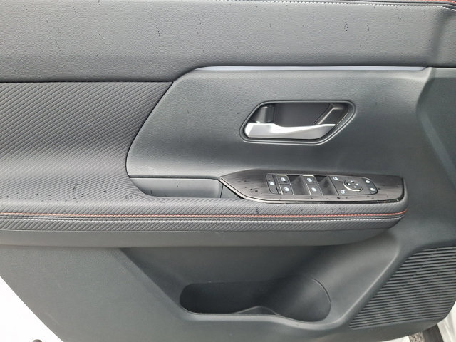 Certified 2025 Nissan Kicks SR AWD/4WD image 11